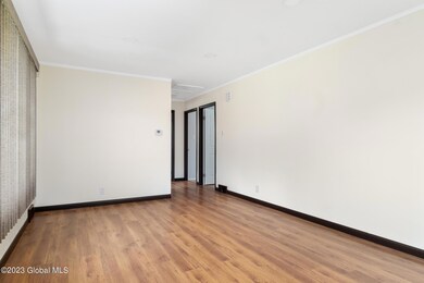 302 Howell St-20