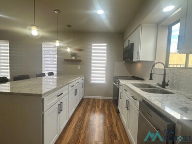 1810 Mountain Shadow Dr, Carlsbad, NM 88220 - photo 4