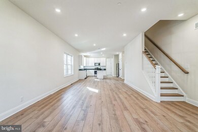 726 W 3rd St, Lansdale, PA 19446 - photo 4