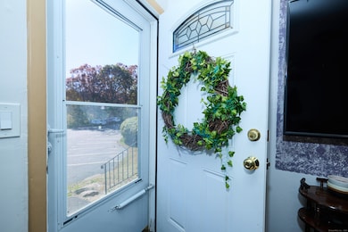 146 Coach Cir unit 5, Naugatuck, CT 06770 - photo 4