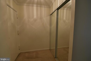 9721 Kings Crown Ct unit 202, Fairfax, VA 22031 - photo 2