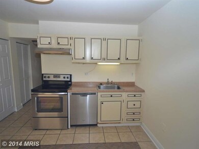 9723 Kings Crown Ct unit 1, Fairfax, VA 22031 - photo 4