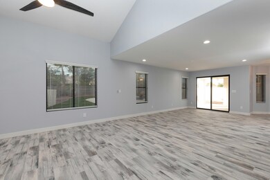 1218_W_Royal_Palms_Ct_04