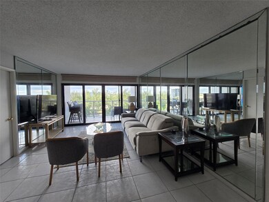 The Waterbury unit 705, Pompano Beach, FL 33062 - photo 2