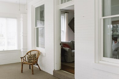 Sunroom / Foyer