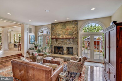 9001 Holly Leaf Ln, Bethesda, MD 20817 - photo 5