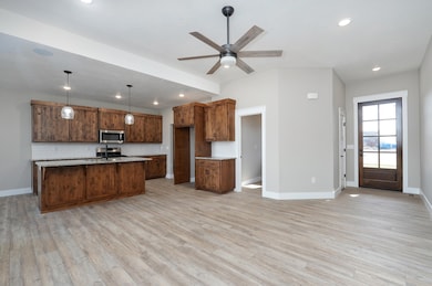 1403 E Ragweed-5
