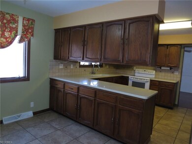 The dining portion of the kitchen allows for a gen