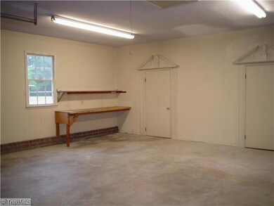 6302 Mountain Laurel Dr, Greensboro, NC 27406 - photo 5