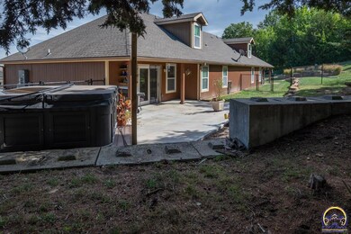 1129 SW Red Oaks Ct, Topeka, KS 66615 - photo 3