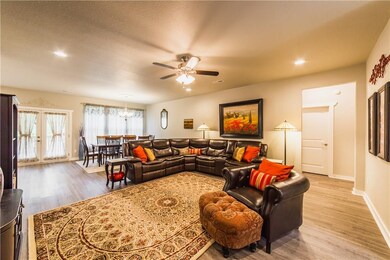 48 Overton Dr, Bella Vista, AR 72714 - photo 5