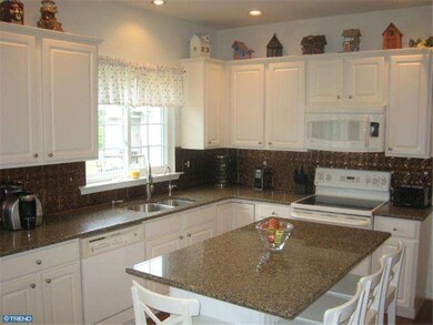 1047 Fallbrook Ln, Pottstown, PA 19464 - photo 4