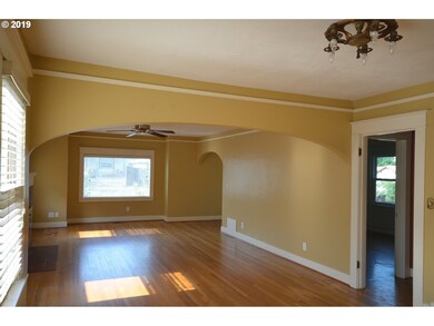 607 E 9th St, the Dalles, OR 97058 - photo 6