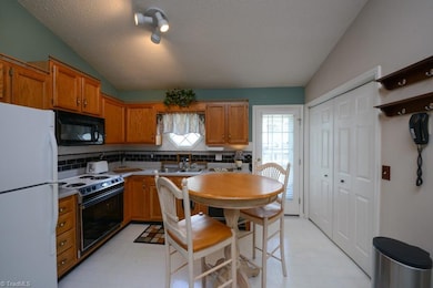 3201 Westbury Dr, Jamestown, NC 27282 - photo 6