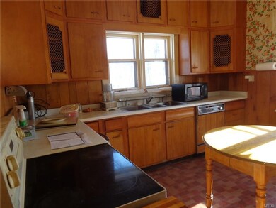 Eat-In Kitchen