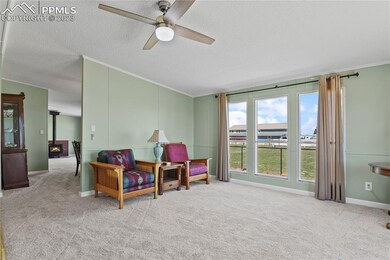 Open floor plan with the kitchen and flows into th