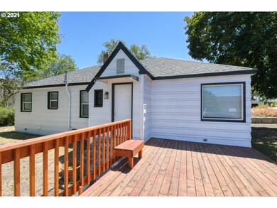 212 SE Isaac Ave, Pendleton, OR 97801 - photo 2