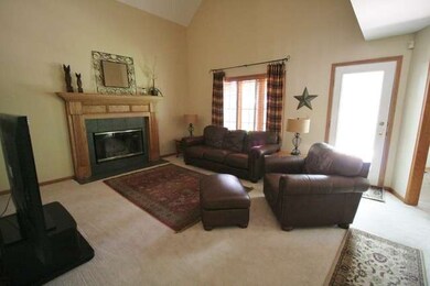 820 Michael Dr, Morris, IL 60450 - photo 2