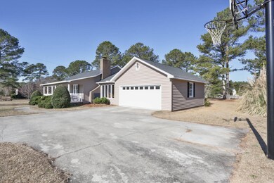 581 Richmond Rd Ext Garage