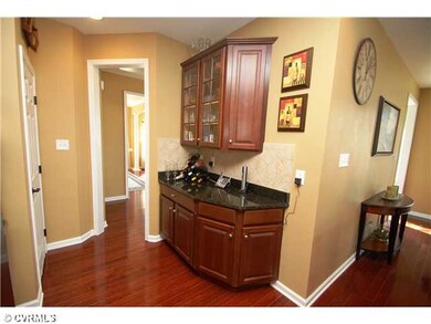 Kitchen - Granite countertops, tile backsplash, gl
