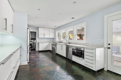 24-web-or-mls-024-43NEnstonAve-Charlesto