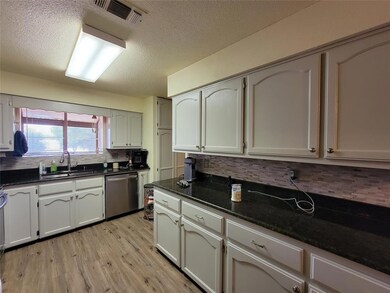 212 Avolyn Dr, Brownwood, TX 76801 - photo 5