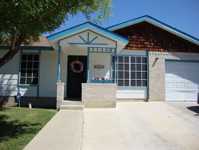 5703 Post Oak Dr, Laredo, TX 78041 - photo 2