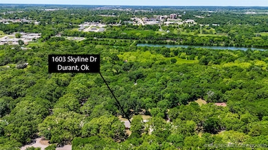 Tree-filled neighborhood not far from Hwy 75.