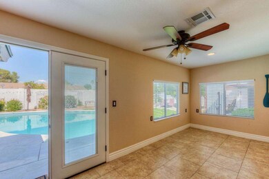Bonus room/office