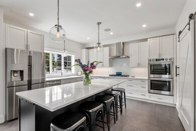 8 Rutledge St, West Roxbury, MA 02132 - photo 3