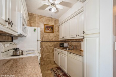 1050 SW 11th St unit 4, Hallandale Beach, FL 33009 - photo 4