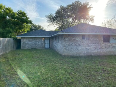 8407 Whitecastle Ln, Houston, TX 77088 - photo 6