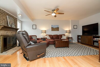 20742 Highland Hall Dr, Montgomery Village, MD 20886 - photo 7