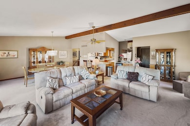 13803 Bayview Dr unit 23, Sterling Heights, MI 48313 - photo 6