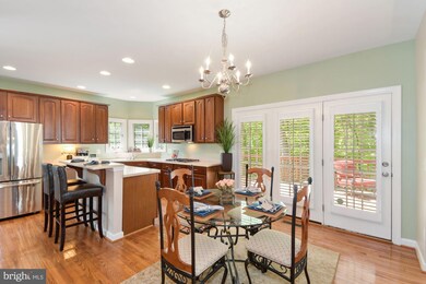 8626 James Creek Dr, Springfield, VA 22152 - photo 4