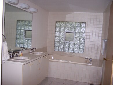 9516 Forest Place, Des Plaines, IL 60016 - photo 6