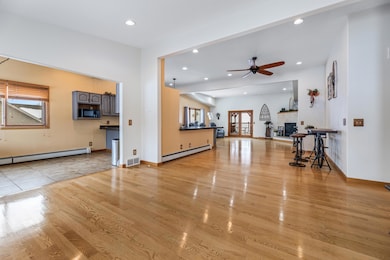 1115 Jonathan Ln, La Crescent, WI 55947 - photo 4