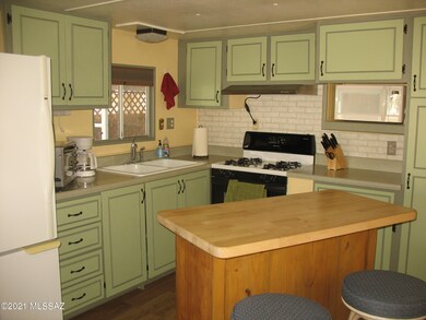 6043 Lazy Heart Kitchen
