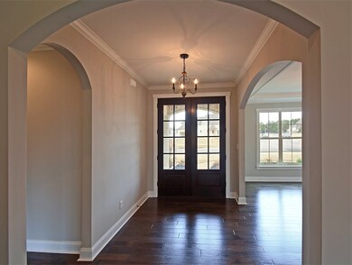 Open, double entry to welcome all your guests.