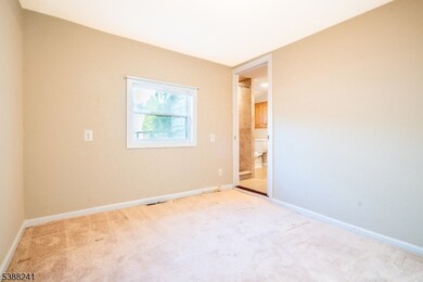 354 Maxim Dr, Hopatcong, NJ 07843 - photo 5