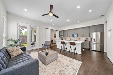 3809 Olde Bourbon Ln, Houston, TX 77018 - photo 3