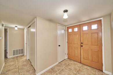 Foyer-Hall Storage