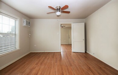 511 Caplin St, Houston, TX 77022 - photo 7