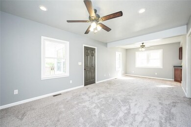 814 E 24th St, Des Moines, IA 50317 - photo 5