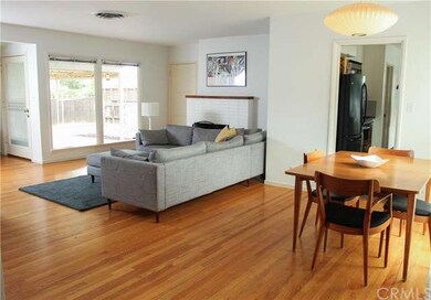 Living Room pic 1