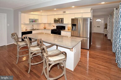 2209 Boxwood Dr, Falls Church, VA 22043 - photo 3