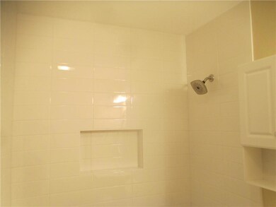 PRIMARY BATH CERAMIC/TILE TUB