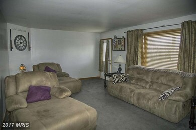 930 Bard Dr, Chambersburg, PA 17202 - photo 2