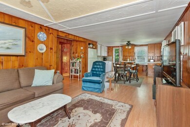 02_2PeterOliverRd_1_LivingRoom_MLSuse_15