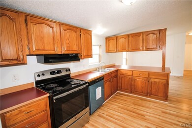 Eat-in kitchen with pantry and breakfast bar